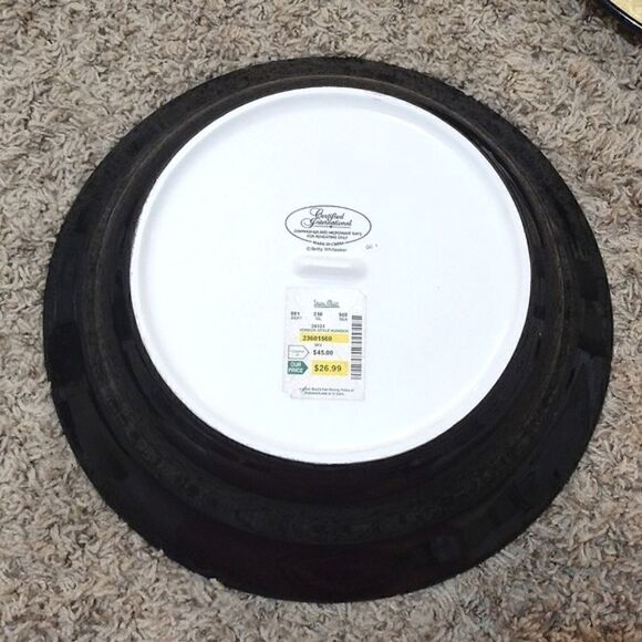 Certified International Betty Whiteaker Two Large Yellow Rim Christmas Plates - Picture 8 of 12